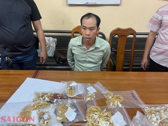 Nu was at the police station. Nu was at the police station.