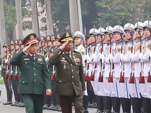 Vietnamese Minister of National Defence Gen. Phan Van Giang and Cambodian counterpart Tea Banh reviewed the guard of honour as they hold official talks in Hanoi on Sunday. (Photo:VNA)