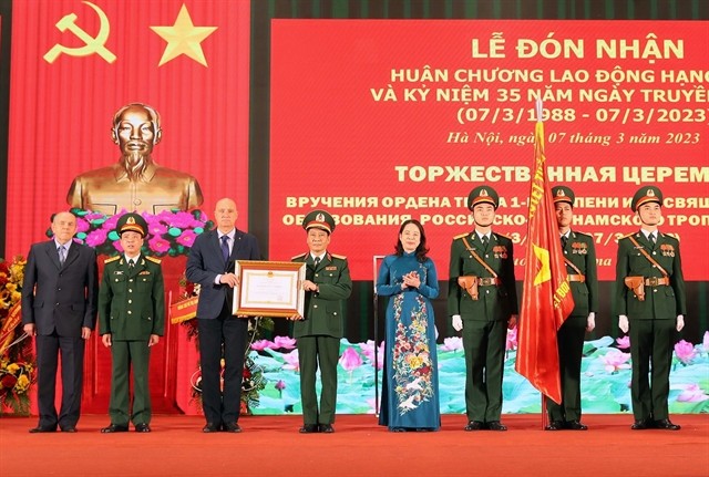 Vice President Vo Thi Anh Xuan (fifth from left) presents the first-class Labour Order to the Vietnam-Russia Tropical Center in a ceremony held Tuesday in Hanoi. Vice President Vo Thi Anh Xuan (fifth from left) presents the first-class Labour Order to the Vietnam-Russia Tropical Center in a ceremony held Tuesday in Hanoi.