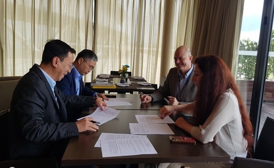 VFF President Tran Quoc Tuan and NFF President Lise Klaveness signed a cooperation agreement on development of community football for the period 2023-2026.