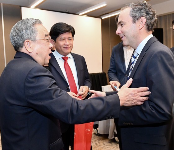 Ho Chi Minh City enterprises discuss cooperation opportunities with businesses from Jalisco state, Mexico at the meeting. (Photo: Viet Dung) Ho Chi Minh City enterprises discuss cooperation opportunities with businesses from Jalisco state, Mexico at the meeting. (Photo: Viet Dung)