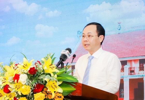 Deputy Secretary of the Ho Chi Minh City Party Committee Nguyen Van Hieu speaks at the event.