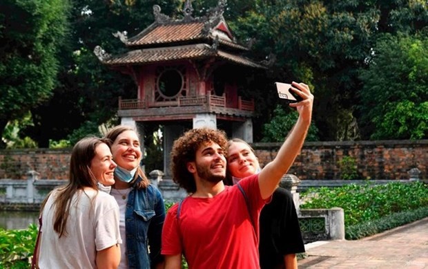 Foreign visitors at Hanoi's Van Mieu-Quoc Tu Giam (Temple of Literature Complex) (Photo: VNA)