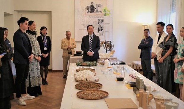 Vietnamese Ambassador to Italy Duong Hai Hung speaks at Silk Talk. (Photo: VNA)