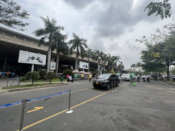 App-based taxi cabs will pick up passengers at the parking lot of the international terminal of Tan Son Nhat International Airport. App-based taxi cabs will pick up passengers at the parking lot of the international terminal of Tan Son Nhat International Airport.