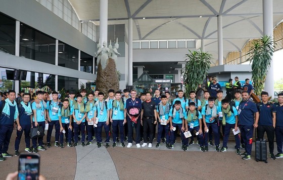 The Vietnamese team at the airport in Phnom Penh (Photo: Quynh Mai) The Vietnamese team at the airport in Phnom Penh (Photo: Quynh Mai)