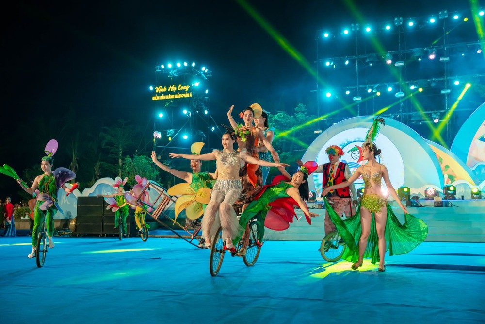 A performance at the Ha long Carnival 2023. (Photo: VNA)