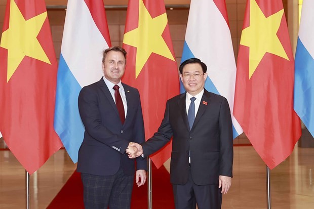 National Assembly Chairman Vuong Dinh Hue (R) and Prime Minister of Luxembourg Xavier Bettel (Photo: VNA) National Assembly Chairman Vuong Dinh Hue (R) and Prime Minister of Luxembourg Xavier Bettel (Photo: VNA)