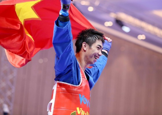 Athlete Thanh Liem earns a gold medal for Vietnamese Vovinam team despite having a fever of 39 degrees. (Photo: Dung Phuong) Athlete Thanh Liem earns a gold medal for Vietnamese Vovinam team despite having a fever of 39 degrees. (Photo: Dung Phuong)