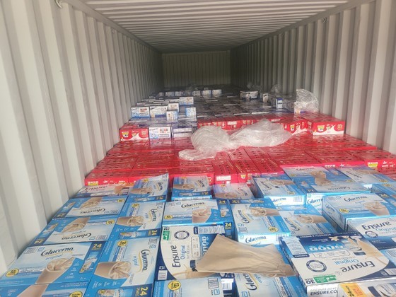 The police forces seize the consignment imported from the United States to Vietnam for consumption. The police forces seize the consignment imported from the United States to Vietnam for consumption.