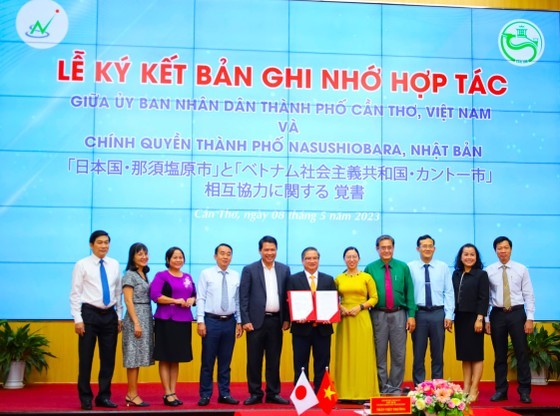 A signing ceremony was held in Can Tho City.