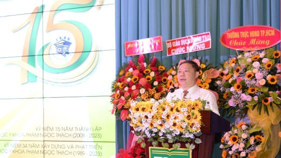 Deputy Chairman of Ho Chi Minh City People&apos;s Committee Duong Anh Duc speaks at the ceremony.
