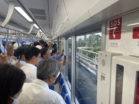 The ticket is proposed to cost VND9,000 (US$0.38) to VND24,000 (US$1) per turn for the whole metro line. The ticket is proposed to cost VND9,000 (US$0.38) to VND24,000 (US$1) per turn for the whole metro line.