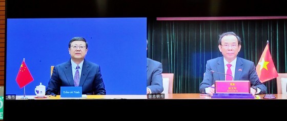 Secretary of the HCMC Party Committee Nguyen Van Nen (R) and Shanghai Party Secretary Chen Jining at the online meeting. (Photo: SGGP) Secretary of the HCMC Party Committee Nguyen Van Nen (R) and Shanghai Party Secretary Chen Jining at the online meeting. (Photo: SGGP)