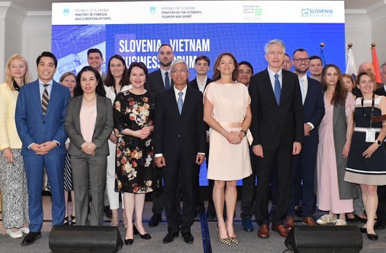 Leaders and businesses of the two countries (Photo: Viet Dung)