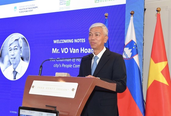 Vice Chairman of Ho Chi Minh City People&apos;s Committee Vo Van Hoan speaks at the reception. (Photo: Viet Dung)