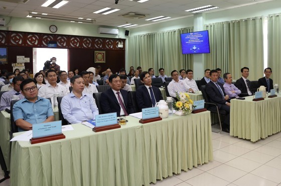 The delegates join the ceremony.