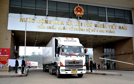 Import and export activities at Kim Thanh border gate in Lao Cai Province. (Photo: Quoc Hong) Import and export activities at Kim Thanh border gate in Lao Cai Province. (Photo: Quoc Hong)