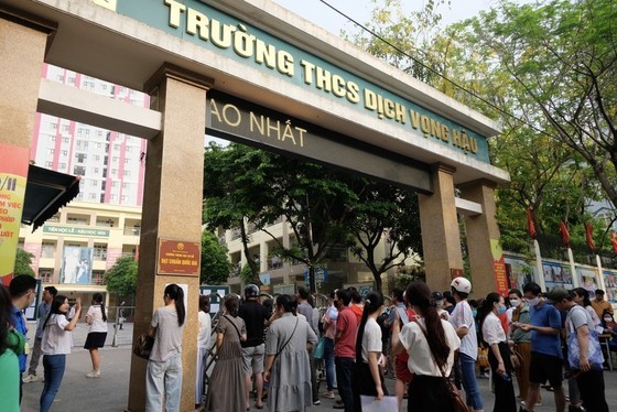 The students in Hanoi take the first exam with literature test for the 10th-grade entrance exam of public schools this morning.