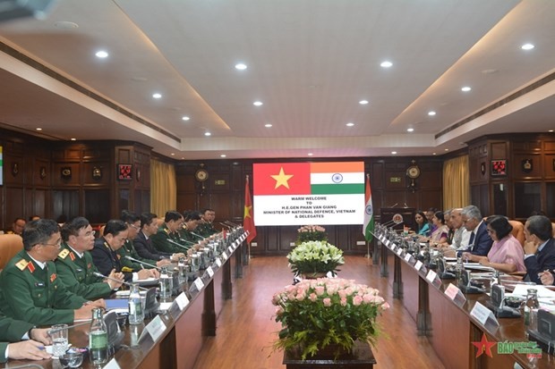 The delegation of the Vietnamese Ministry of National Defense hold talks with representatives of the Indian Ministry of Defense. (Photo: VNA) The delegation of the Vietnamese Ministry of National Defense hold talks with representatives of the Indian Ministry of Defense. (Photo: VNA)
