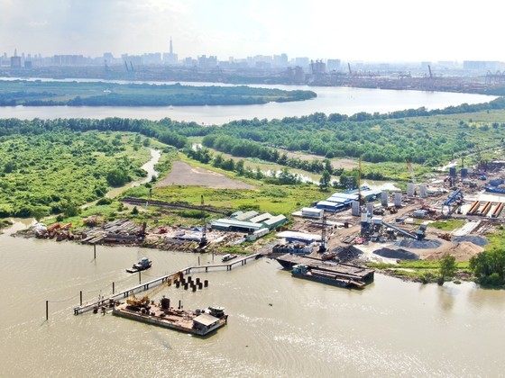 The 2.6 kilometer-long Nhon Trach Bridge connecting Thu Duc City, Ho Chi Minh City with Nhon Trach District, Dong Nai Province is the biggest bridge project under the Ring Road No.3 in Ho Chi Minh City which has a total investment of more than VND1,800 billion (US$76 million). After eight months of starting work, the Nhon Trach Bridge has reached around 30 percent of progress. The 2.6 kilometer-long Nhon Trach Bridge connecting Thu Duc City, Ho Chi Minh City with Nhon Trach District, Dong Nai Province is the biggest bridge project under the Ring Road No.3 in Ho Chi Minh City which has a total investment of more than VND1,800 billion (US$76 million). After eight months of starting work, the Nhon Trach Bridge has reached around 30 percent of progress.
