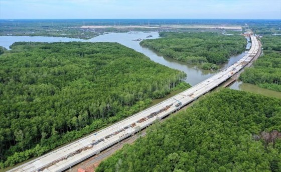 At a section of Ben Luc – Long Thanh expressway At a section of Ben Luc – Long Thanh expressway