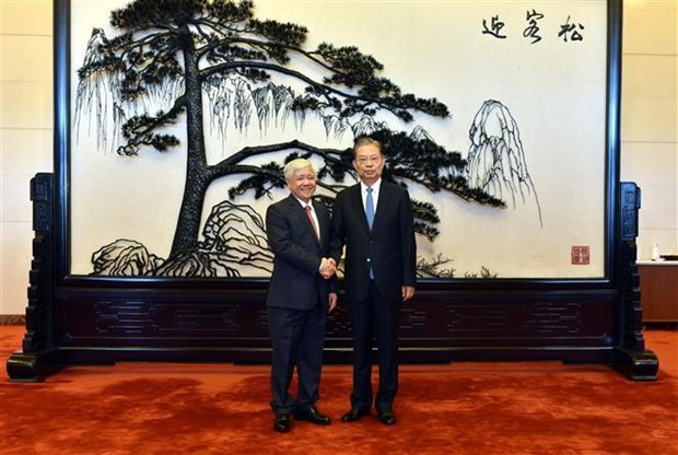 Do Van Chien (L), Secretary of the CPV Central Committee and President of the VFF Central Committee, and Zhao Leji, member of the Standing Committee of the CPC Central Committee’s Political Bureau and Chairman of the Standing Committee of the National People’s Congress of China, at the meeting in Beijing on July 19. (Photo: VNA) Do Van Chien (L), Secretary of the CPV Central Committee and President of the VFF Central Committee, and Zhao Leji, member of the Standing Committee of the CPC Central Committee’s Political Bureau and Chairman of the Standing Committee of the National People’s Congress of China, at the meeting in Beijing on July 19. (Photo: VNA)