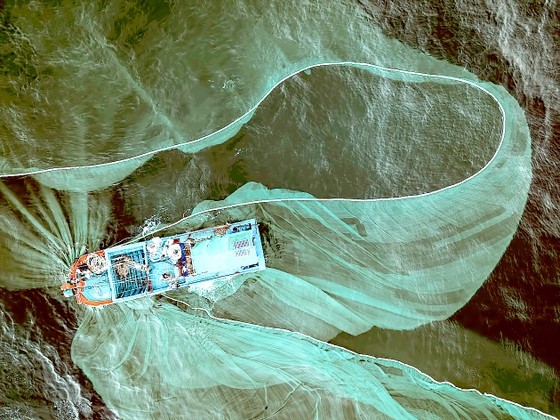 Fishermen are casting net in the middle of the ocean Fishermen are casting net in the middle of the ocean