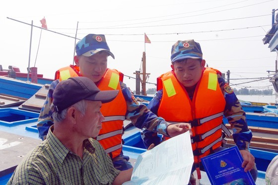 Thua Thien Hue Province Border Guard Command propagandizes illegal fishing prevention Thua Thien Hue Province Border Guard Command propagandizes illegal fishing prevention