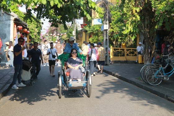 Hoi An ancient town is still the most attractive destination for tourists in Quang Nam Province