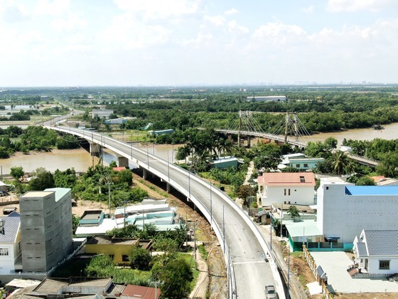 The newly- built Vam Sat 2 bridge in Can Gio District, Ho Chi Minh City has a length of 432.7 meters and a width of 10 meters and a total investment of VND342 billion (US$14.3 million). Its beginning point has a length of about 647 meters connecting to Ly Nhon Street and Soai Rap Road. After the completion, the new bridge will reduce pressure for the Vam Sat 1 bridge The newly- built Vam Sat 2 bridge in Can Gio District, Ho Chi Minh City has a length of 432.7 meters and a width of 10 meters and a total investment of VND342 billion (US$14.3 million). Its beginning point has a length of about 647 meters connecting to Ly Nhon Street and Soai Rap Road. After the completion, the new bridge will reduce pressure for the Vam Sat 1 bridge