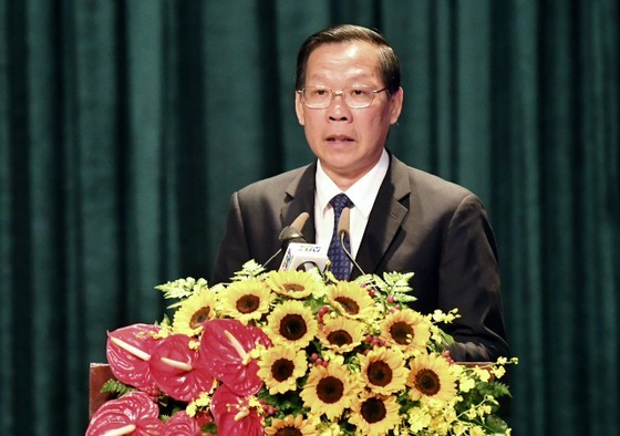 Chairman of the municipal People&apos;s Committee Phan Van Mai