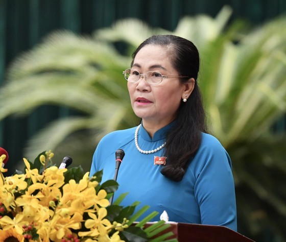 Chairwoman of the Ho Chi Minh City People&apos;s Council Nguyen Thi Le speaks at this session. (Photo: Viet Dung)
