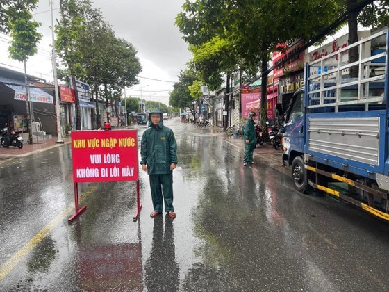 Functional forces place warning signs in hazardous areas. Functional forces place warning signs in hazardous areas.