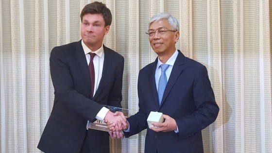 Vice Chairman of Ho Chi Minh City People's Committee Vo Van Hoan (R) and Deputy Mayor of the City of Tampere (Finland) Ilkka Sasi Vice Chairman of Ho Chi Minh City People's Committee Vo Van Hoan (R) and Deputy Mayor of the City of Tampere (Finland) Ilkka Sasi