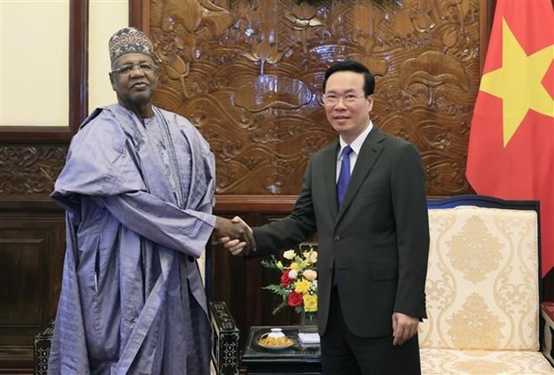 President Vo Van Thuong (R) receives outgoing Nigerian Ambassador Hassan Adamu Mamani. (Photo: VNA) President Vo Van Thuong (R) receives outgoing Nigerian Ambassador Hassan Adamu Mamani. (Photo: VNA)