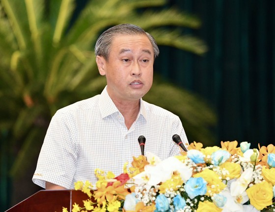 Director of the Department of Home Affairs Huynh Thanh Nhan reports at the conference. (Photo: Viet Dung) Director of the Department of Home Affairs Huynh Thanh Nhan reports at the conference. (Photo: Viet Dung)