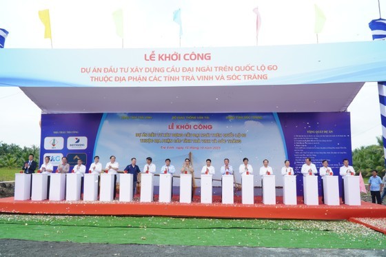 Prime Minister Pham Minh Chinh this morning issues an order to start the construction of the Dai Ngai Bridge project connecting two Mekong Delta provinces Tra Vinh and Soc Trang.
