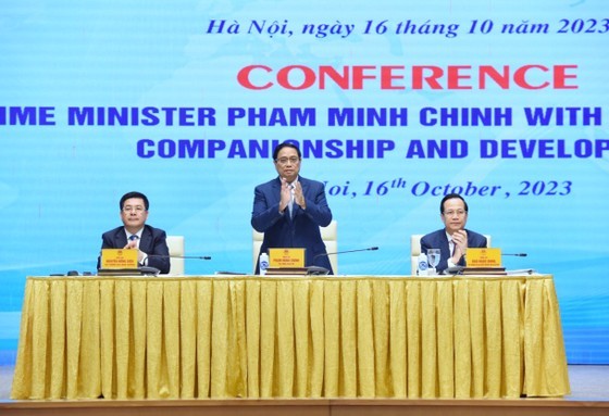 Vietnamese Prime Minister Pham Minh Chinh (C) chairs the conference. (Photo: Viet Chung)