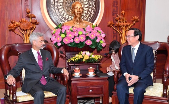 Secretary of the Ho Chi Minh City Party Committee Nguyen Van Nen (R) and Minister of External Affairs of India Subrahmanyam Jaishankar (Photo: Viet Dung)