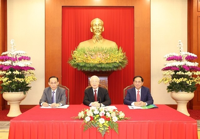 General Secretary of the Communist Party of Vietnam Central Committee Nguyen Phu Trong (middle) in the phone talks. (Photo: VNA) General Secretary of the Communist Party of Vietnam Central Committee Nguyen Phu Trong (middle) in the phone talks. (Photo: VNA)