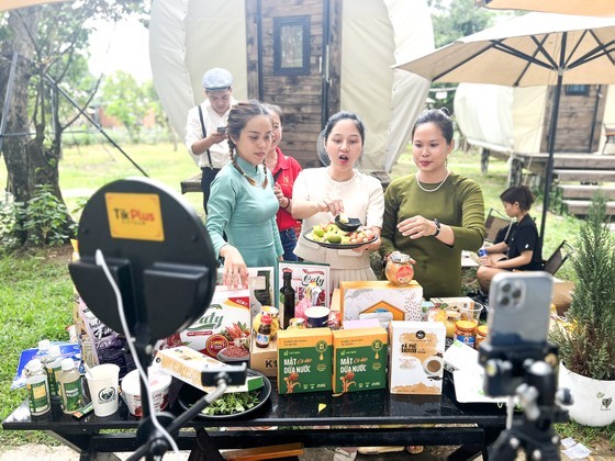 Tiktokers are streaming for selling OCOP products. Tiktokers are streaming for selling OCOP products.