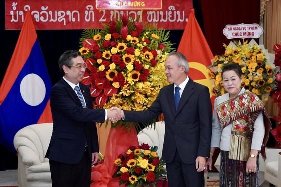 Deputy Secretary of the HCMC Party Committee Nguyen Phuoc Loc (L) and Phonesy Bounmixay, Consul General of Laos in HCMC (Photo: Hoang Hung)