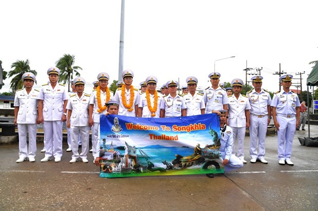 The welcome ceremony for the delegation of Vietnam&apos;s Naval Region 5 at Songkhla Port of Thailand on November 30 (Photo: VNA)