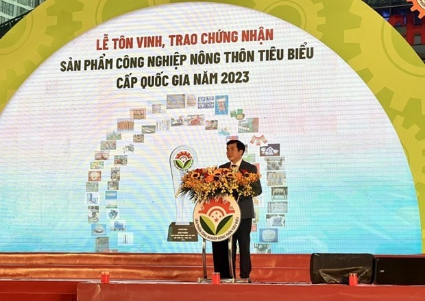 Deputy Minister of Industry and Trade Nguyen Sinh Nhat Tan speaks at the event held in Hanoi on December 15. (Photo: VNA) nguyen-sinh-nhat-tan-1771.jpg