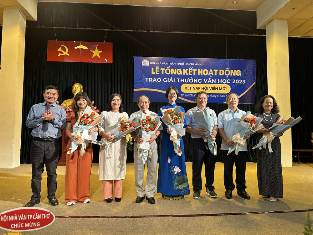 Individuals and collectives with their great contributions to the association's activities in 2023 are honored and rewarded at the event. img-9996-5628jpg-1811.jpg