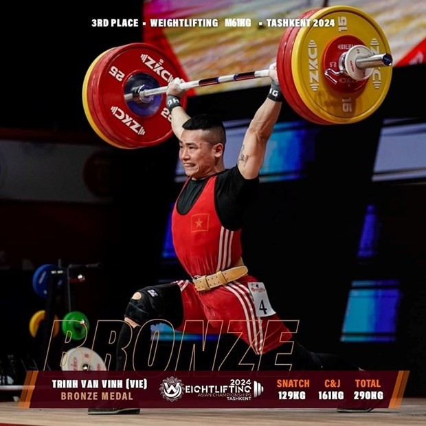 Weightlifter Trinh Van Vinh of Vietnam wins a bronze in the men's 61kg category at the 2024 Asian Weightlifting Championship. (Photo: hanoimoi.vn) trinh-van-vinh-596.jpg