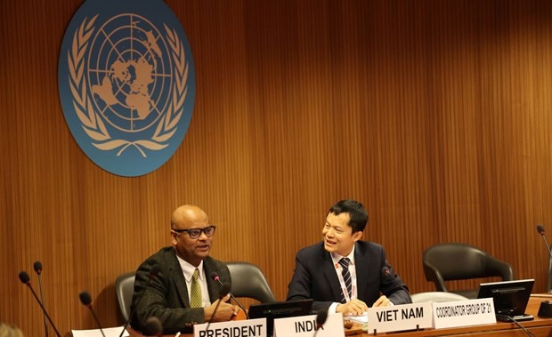 The CD's rotating President Anupam Ray, and Vietnam's Charge d'Affaires a.i Cung Duc Han. (Photo: VNA) vietnam-5-2993.jpg