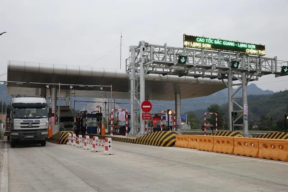 A toll plaza on Bac Giang- Lang Son expressway img-8301-1531.jpeg (1).jpg