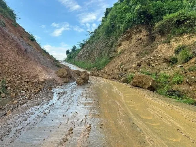 A landslide occurs in Van Chan District, Yen Bai Province. sl.jpg